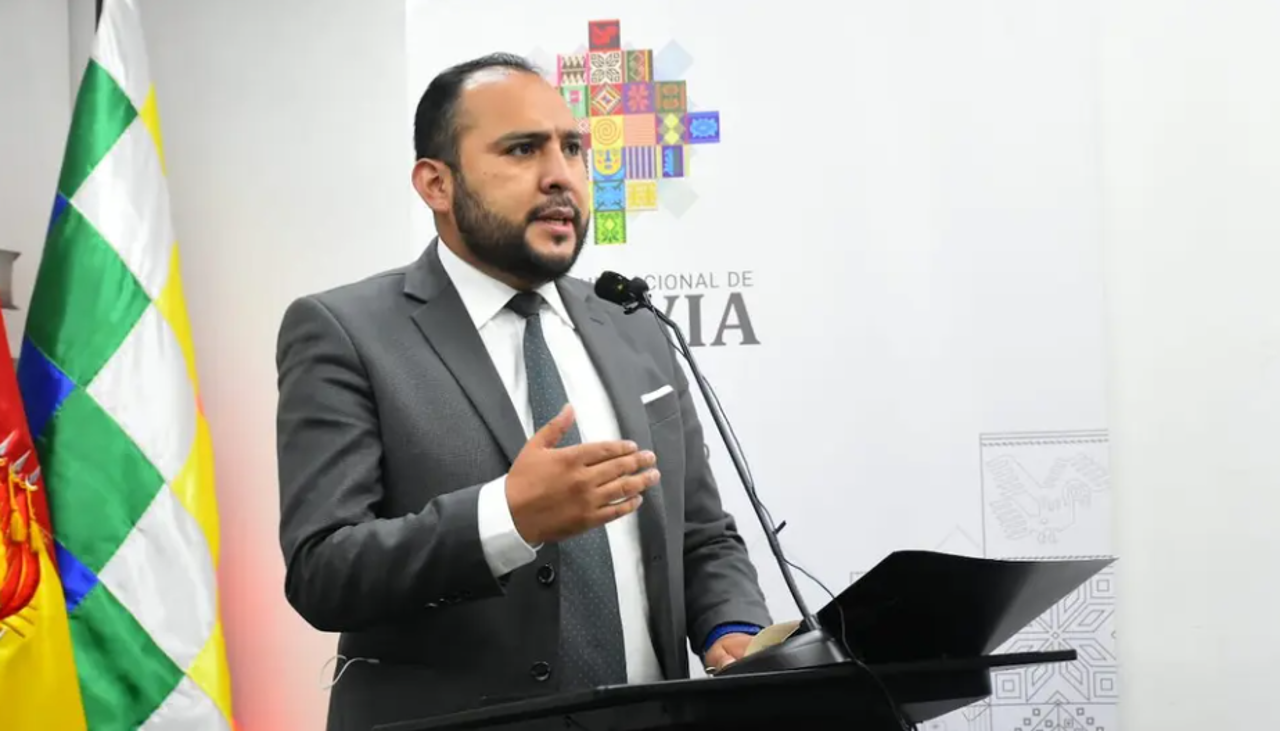 Roberto Ríos jura como nuevo ministro de Gobierno en reemplazo de Del Castillo, que ahora es precandidato del MAS