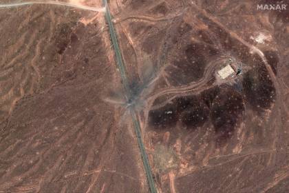 Ataque de EEUU a Irán no destruyó bases nucleares solo retrasó su programa, señalan medios 